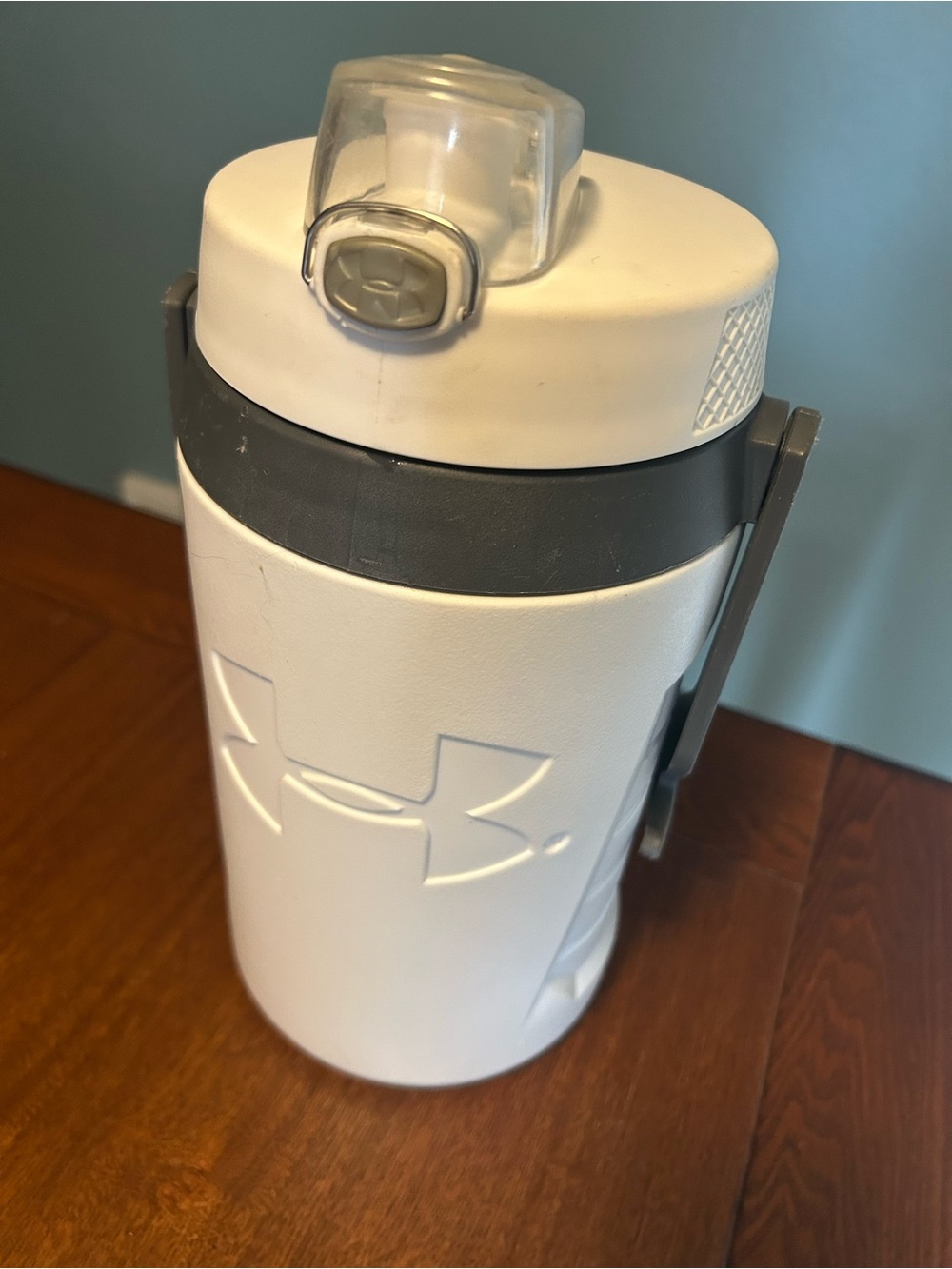 Under Armour 64 oz Half Gallon Insulated Water Jug White Gray